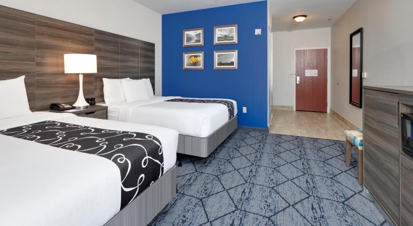 La Quinta Inn & Suites by Wyndham Denton - University Drive