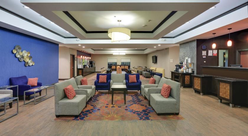 La Quinta Inn & Suites by Wyndham Denton - University Drive