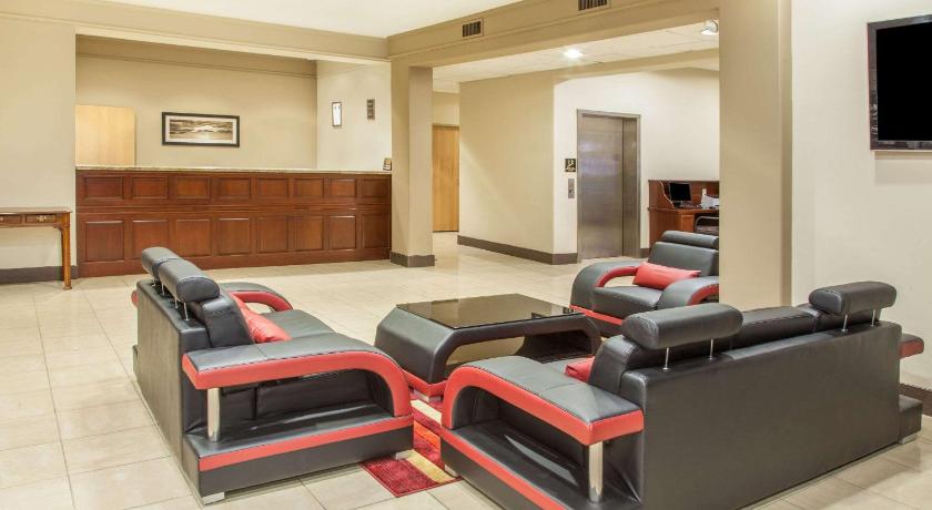 Hawthorn Suites by Wyndham Bloomington photo