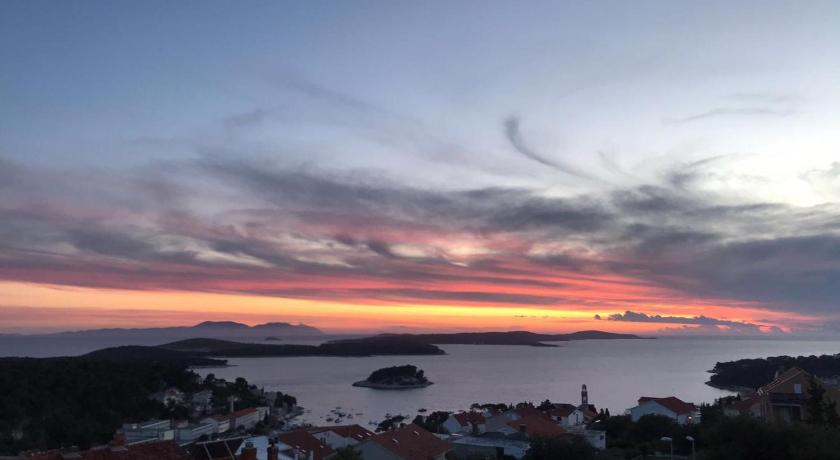 Apartmani Anka Hvar — Hotel in Hvar