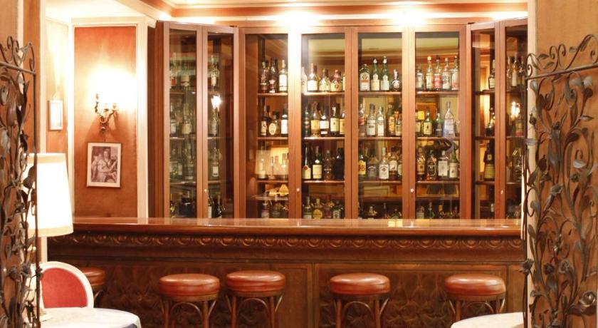 ローマ Eliseo Hotel 4つ星 ホテル スイート