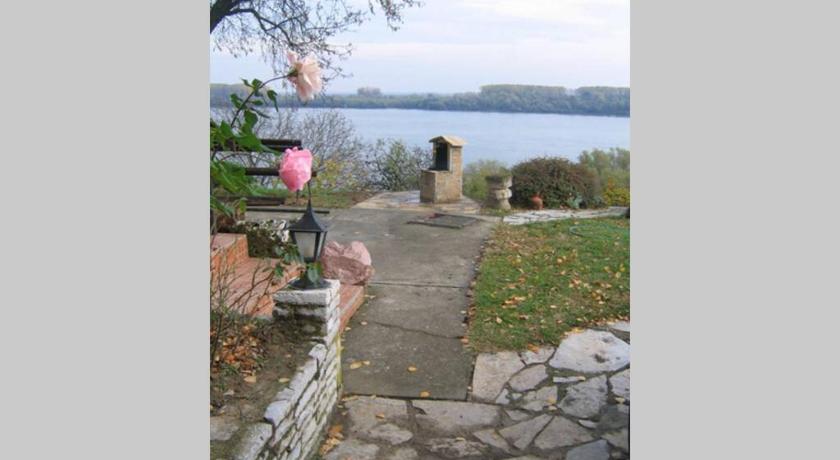 Stari Slankamen Villa Kornelija 4-Star Single Room exterior