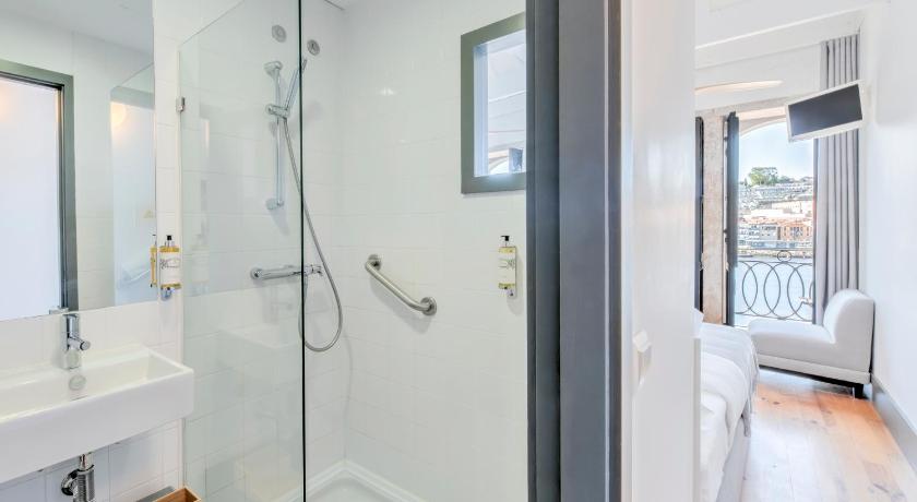 Image of Premium Suite with River View 2
