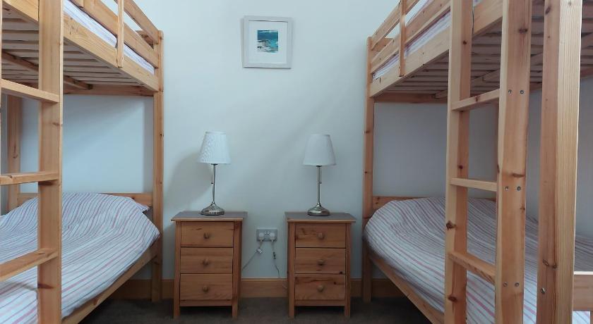 Quadruple Room, Helmsdale Lodge Hostel - all rooms en-suite in Helmsdale