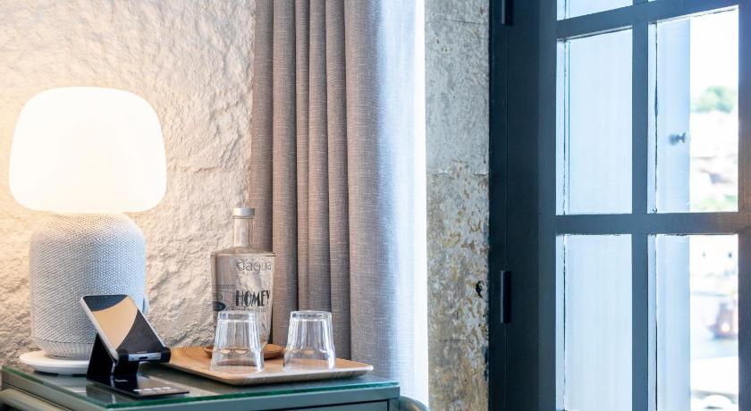 Image of Standard Suite with River View 9