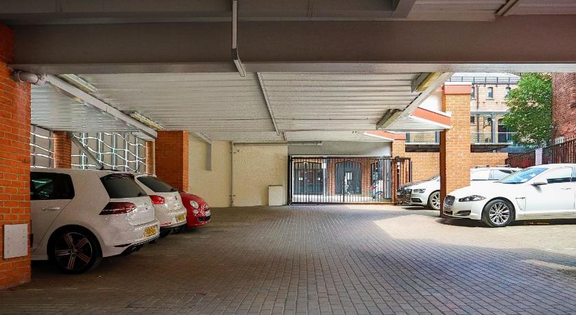 Live in Leeds Millenium Square Apartment - image 6