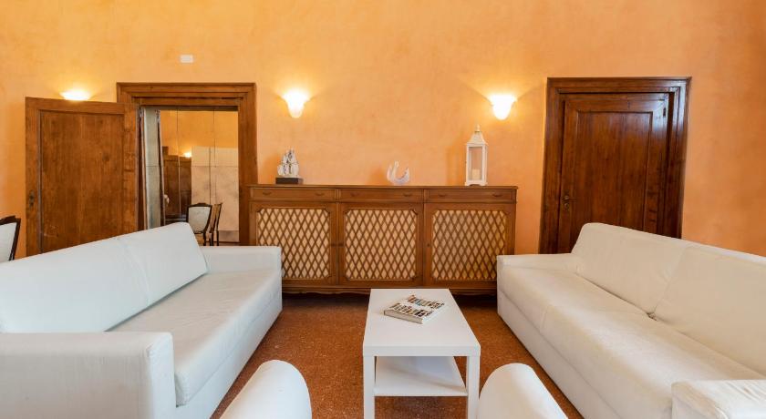Doge Morosini Palace photo