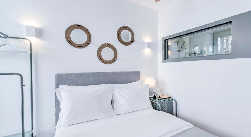 Image of Superior Suite with Street View 5
