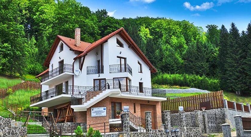 Charming Villa in a Private Mountain Resort