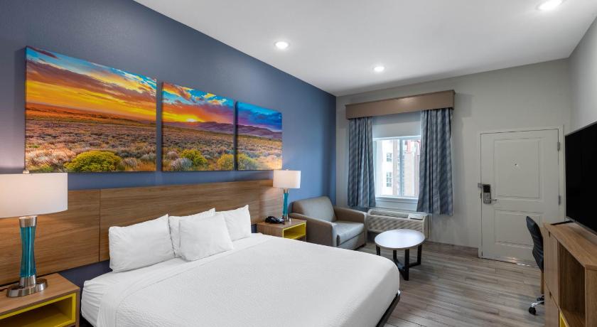 Days Inn & Suites by Wyndham Downtown/University of Houston