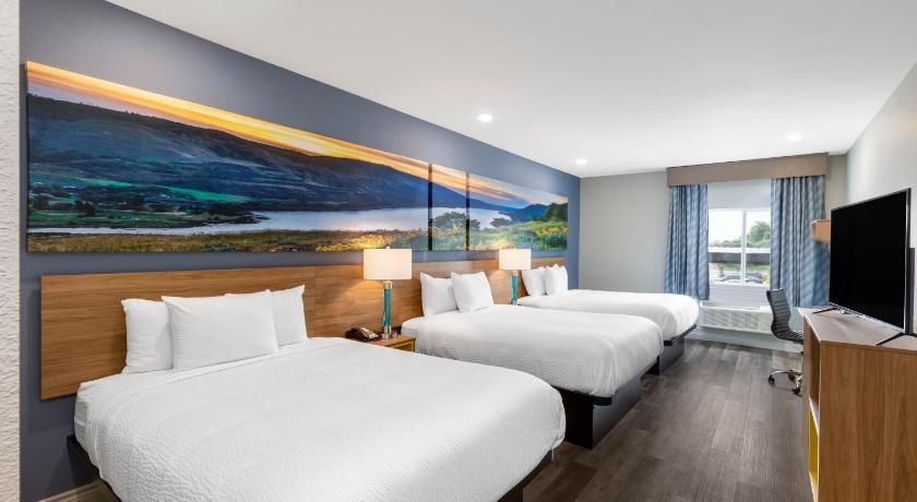 Image of 3 Queen Beds, Non-Smoking 0