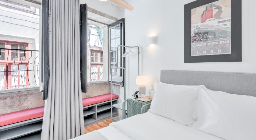 Image of Premium Suite with Street View 3