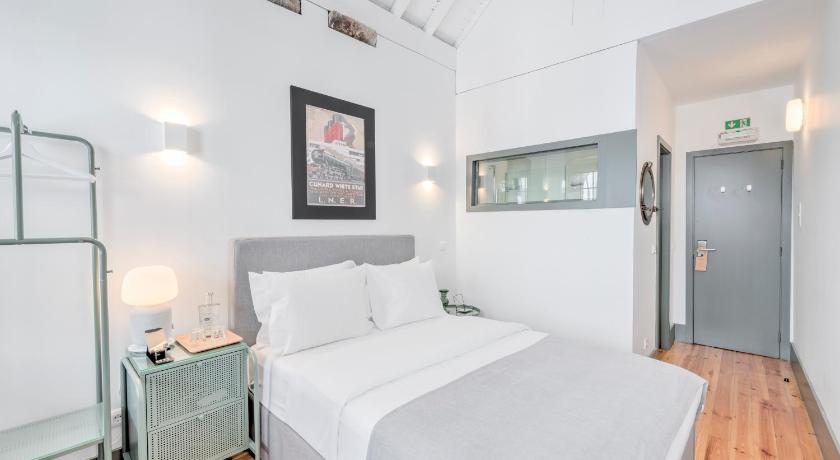 Image of Premium Suite with Street View 1
