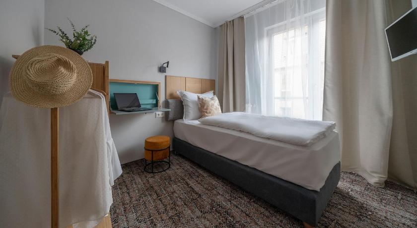 Image of Single Room 0