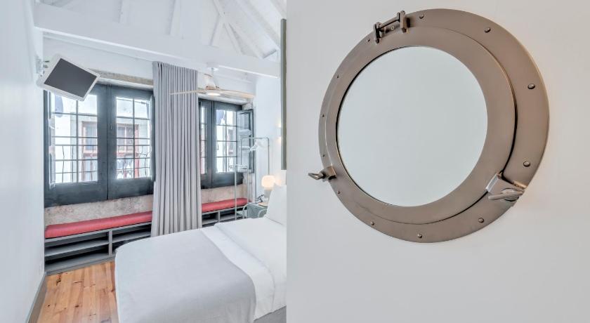 Image of Premium Suite with Street View 4