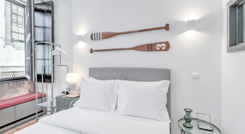 Image of Standard Suite with Street View 1