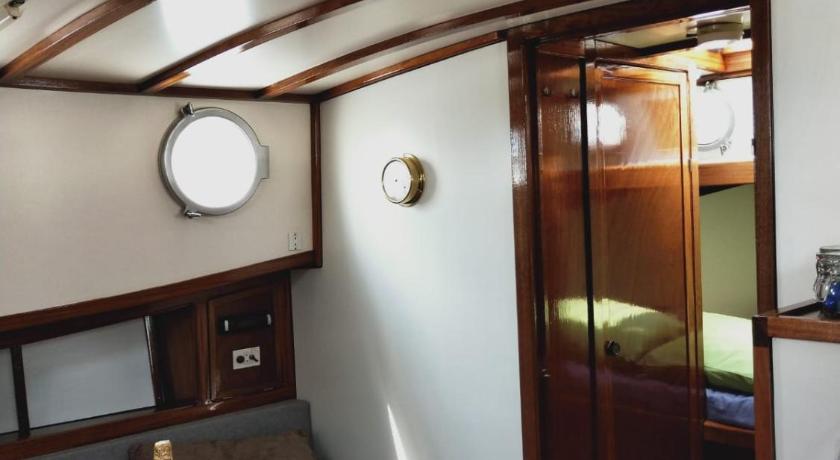 Prive B&B Motorsailer Rataplan photo