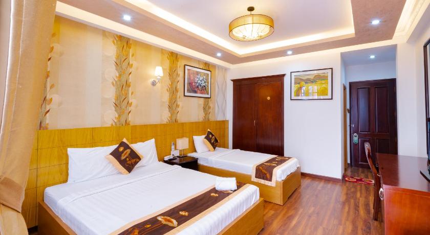 a hotel room with two beds and two lamps, Sai Gon Amigo Hotel in Ho Chi Minh City