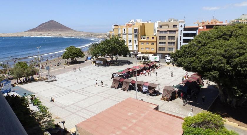 Apartamentos Medano - Playa Grande — Hotel in Tenerife
