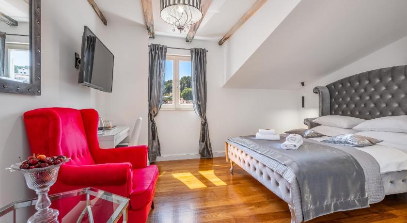 Image of Comfort Room 8