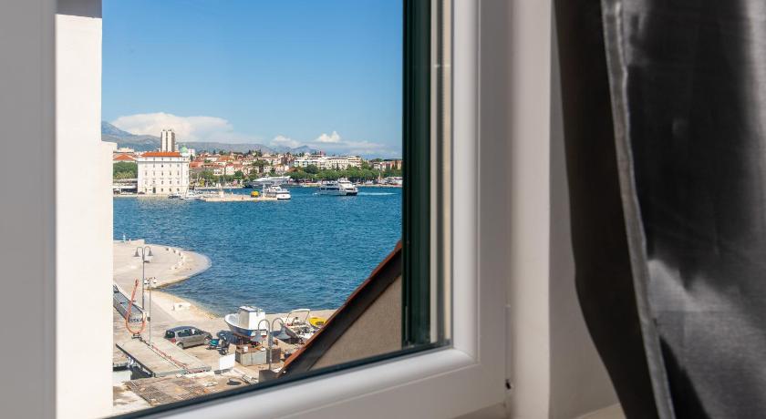 Image of Deluxe Room Sea View 10