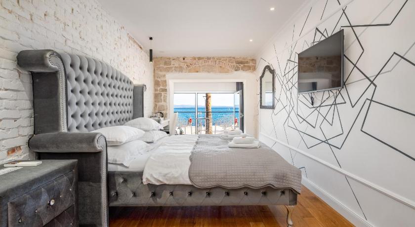 Image of Luxury Room 0
