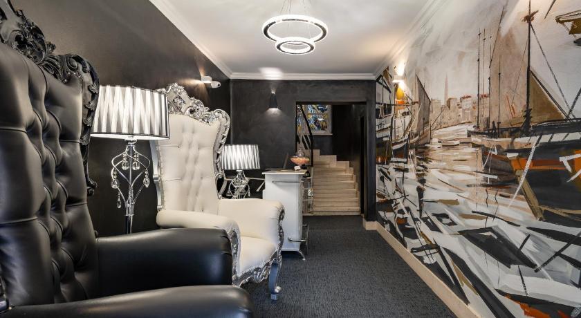 Image of Comfort Room 4
