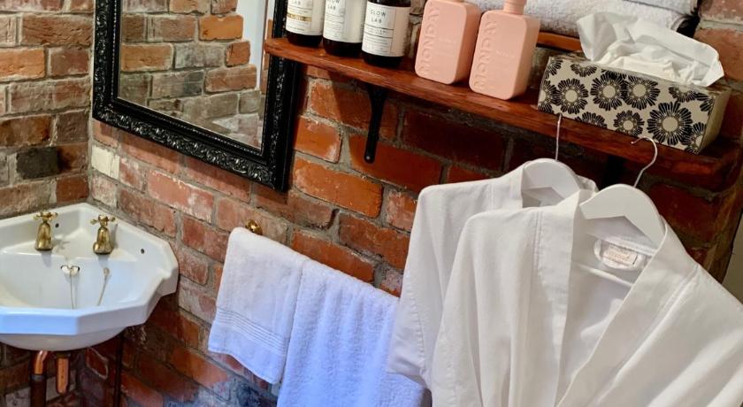 Mill Cottage - boutique accommodation and garden photo