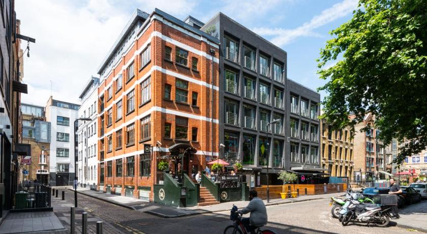 D8 - Hoxton Square Penthouse photo