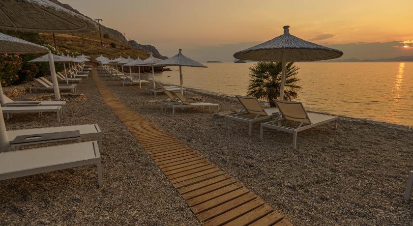 Four Seasons Hydra Luxury Suites