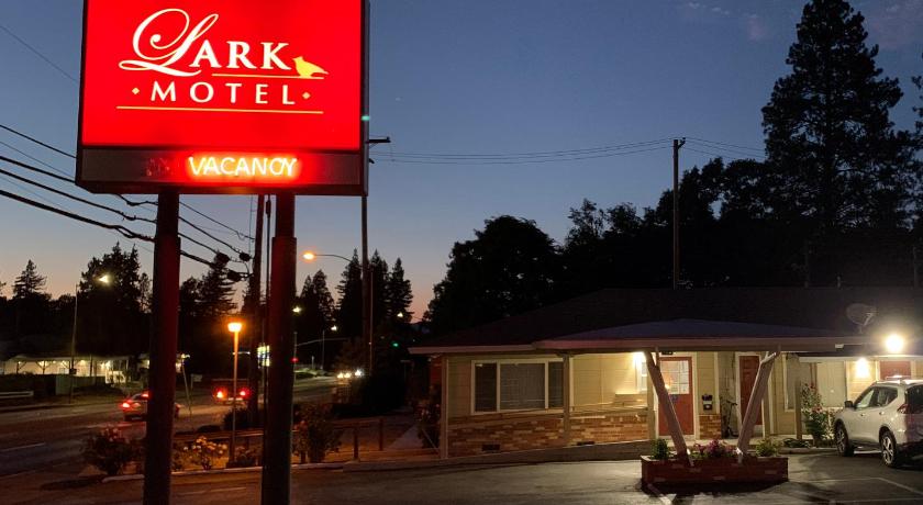 Lark Motel Willits