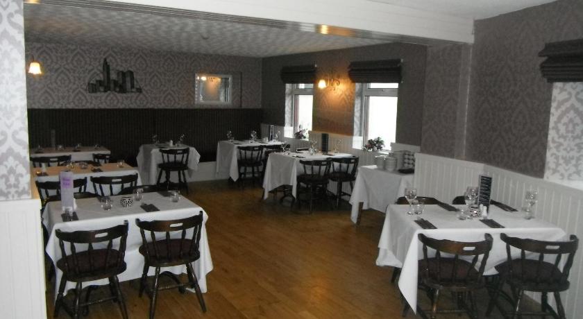 5 Corners Guest Inn - image 5