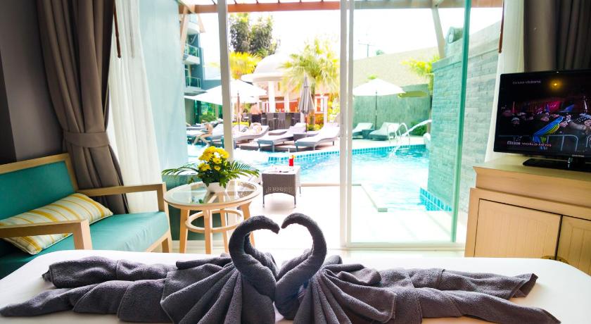 Image of Deluxe Pool Access Room 6