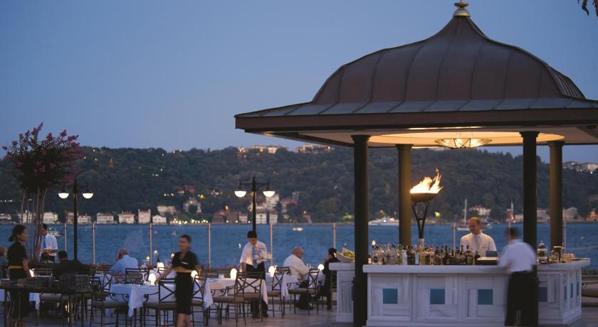 Four Seasons Hotel Istanbul at the Bosphorus (Four Seasons Hotel Istanbul At The Bosphorus)