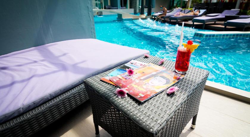 Image of Deluxe Pool Access Room 8
