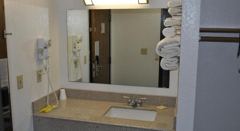 Waconia Inn and Suites