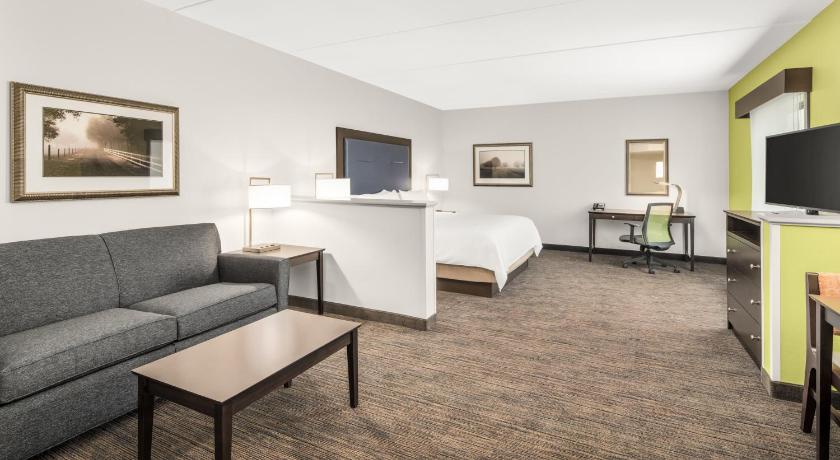 Holiday Inn Express & Suites Wilmington-Newark