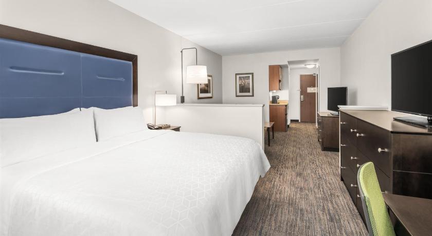 Holiday Inn Express & Suites Wilmington-Newark