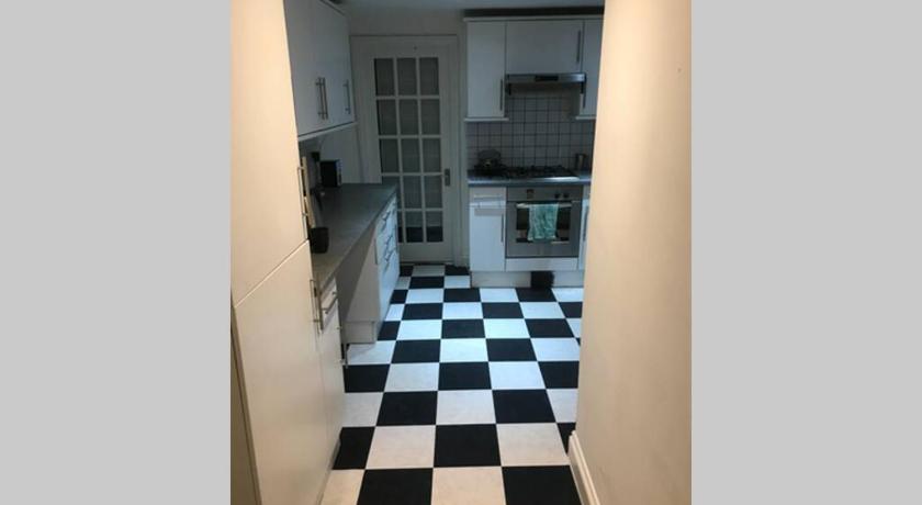 2 Bed Lovely Garden Flat nr Wandsworth Common photo