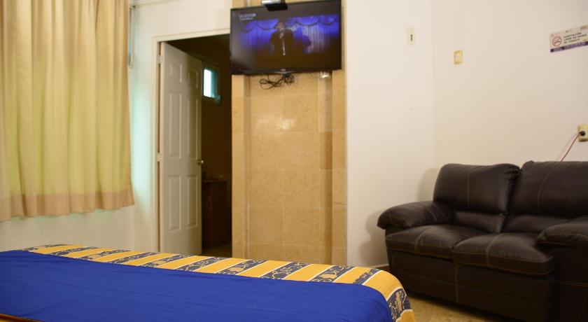 Hotel Paradise Inn photo