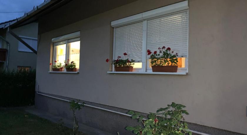 Tulman Apartment — Hotel in Balatonlelle