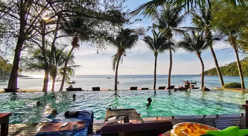 Salad Hut Resort - image 8