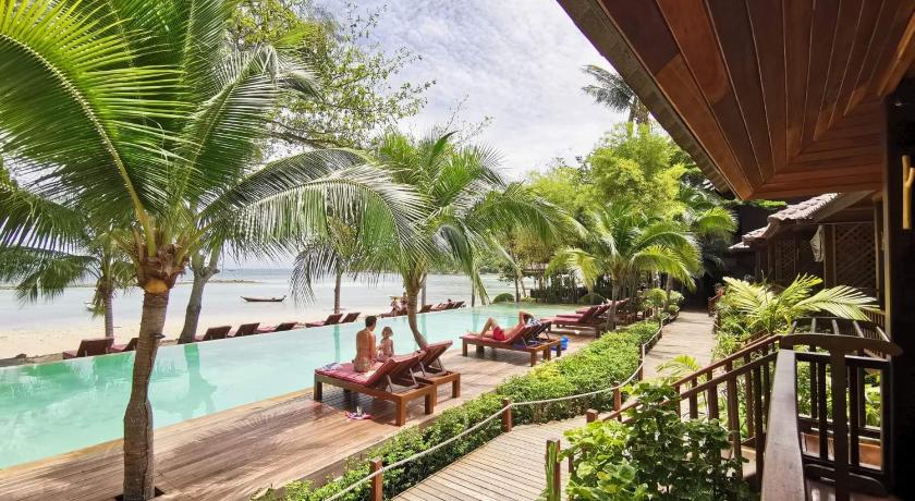 Salad Hut Resort - image 10