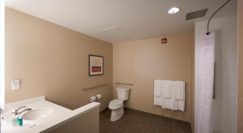 Holiday Inn Express & Suites St. John's Airport