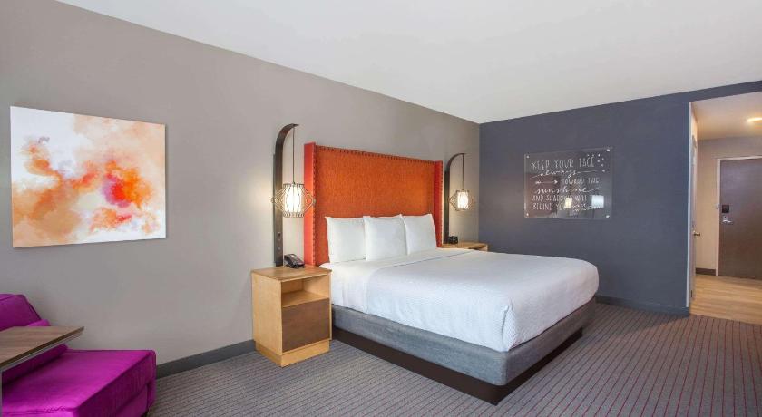 La Quinta Inn & Suites by Wyndham Madera photo