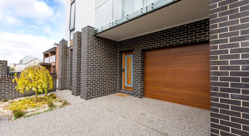 TWO TEN Sleeps 10! Luxury CBD Accommodation photo