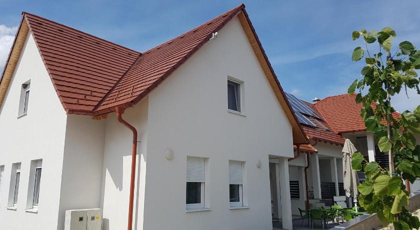 Domb Apartmanok — Hotel in Szekesfehervar