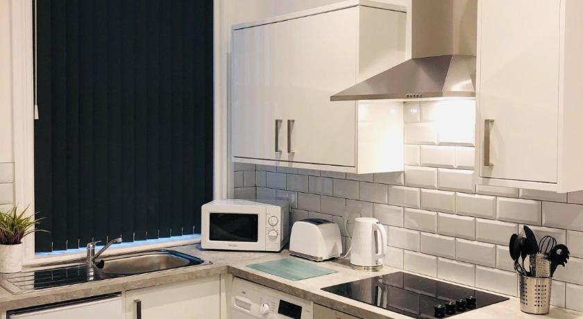 Albert Luxury Hottub and Jacuzzi Apartments - image 5