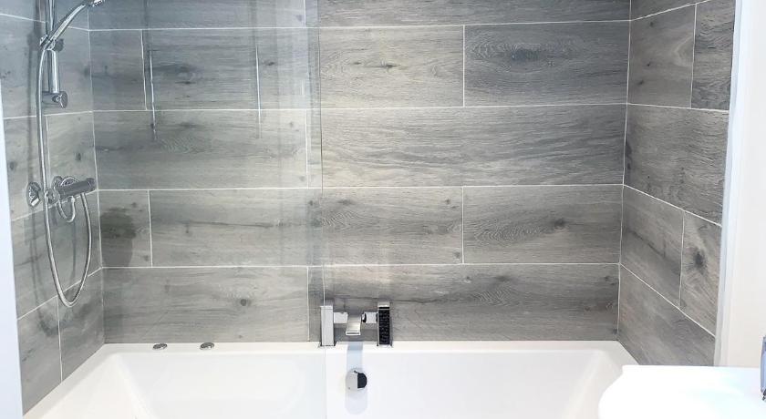 Albert Luxury Hottub and Jacuzzi Apartments photo