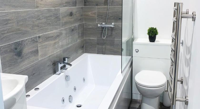 Albert Luxury Hottub and Jacuzzi Apartments - image 41